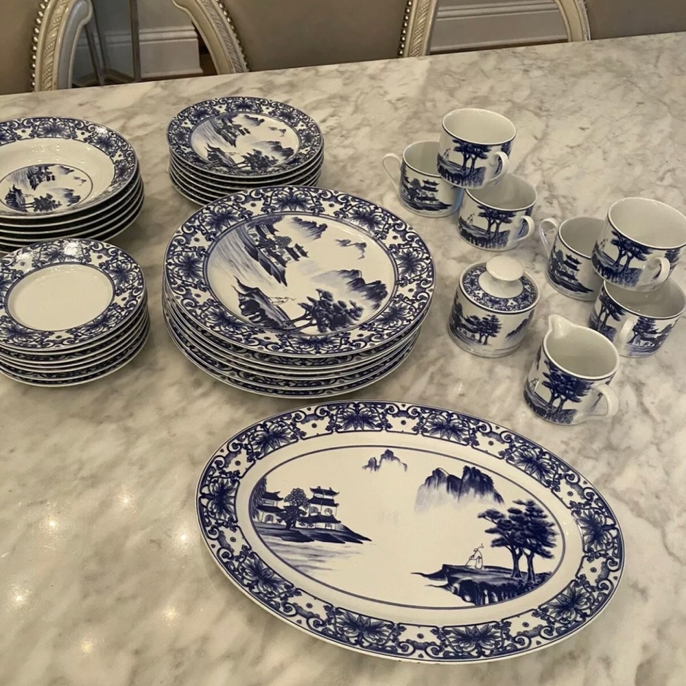Chinoiserie Blue & White Pagoda Dinnerware Canton Blue 34 pieces - Picture 1 of 5